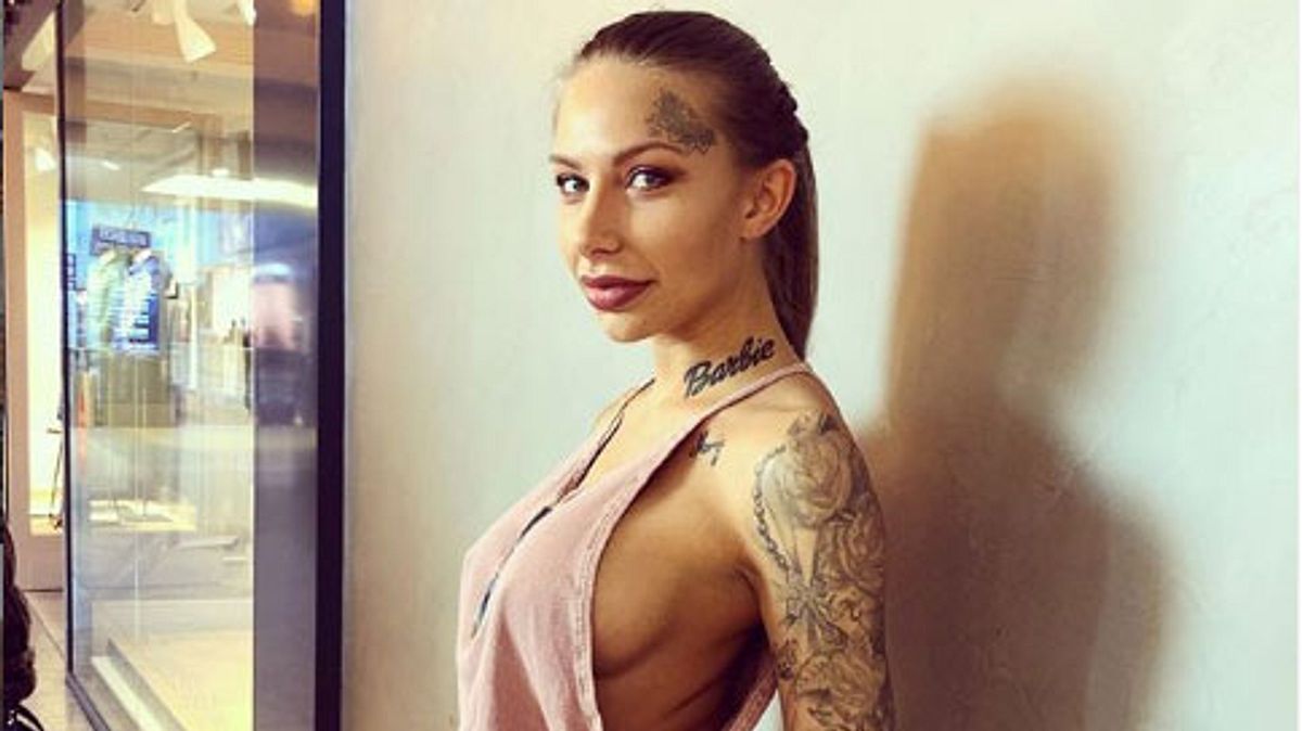 Antonia Komljen zeigt gern ihre Brüste