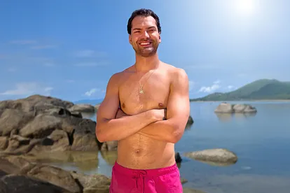 Jimi Blue Ochsenknecht posiert oberkörperfrei in pinker Badeshorts für AYTO