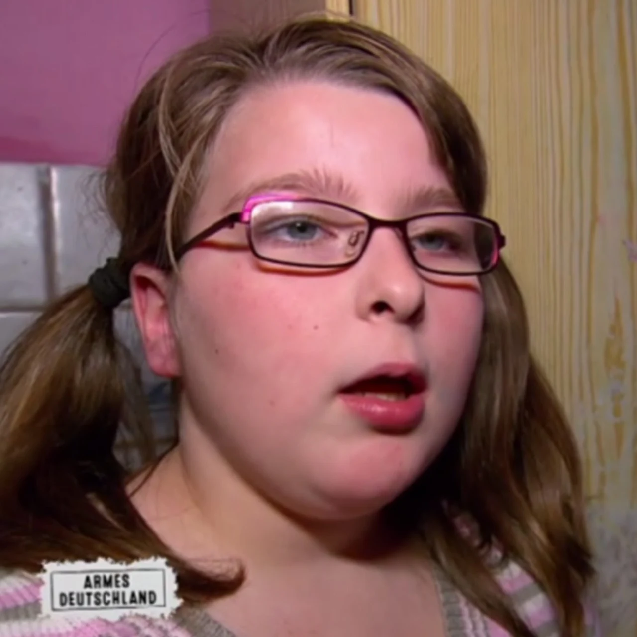 "Armes Deutschland": Isabel-Chantal (9) muss ihren Geburtstag mit einer Tüte Chips feiern Armes Deutschland: Isabel-Chantal (9) muss ihren Geburtstag mit einer Tüte Chips feiern - Foto: RTL II