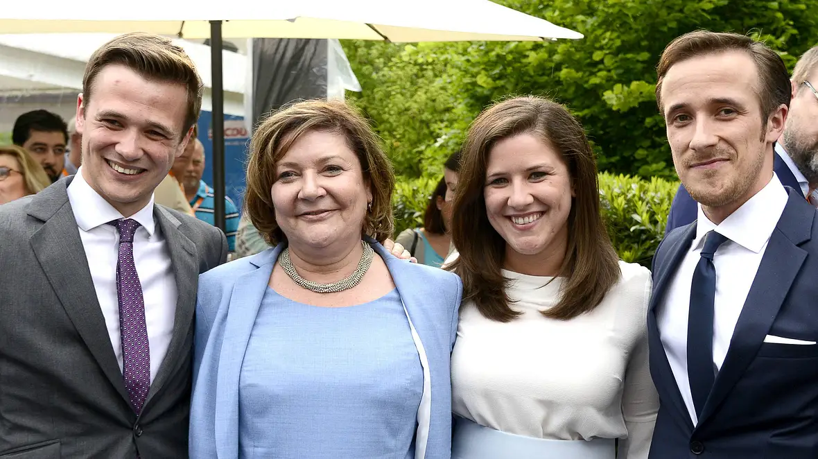 Johannes Laschet mit Mutter Susanne, Bruder Julius und Schwester Eva Johannes Laschet mit Mutter Susanne, Bruder Julius und Schwester Eva