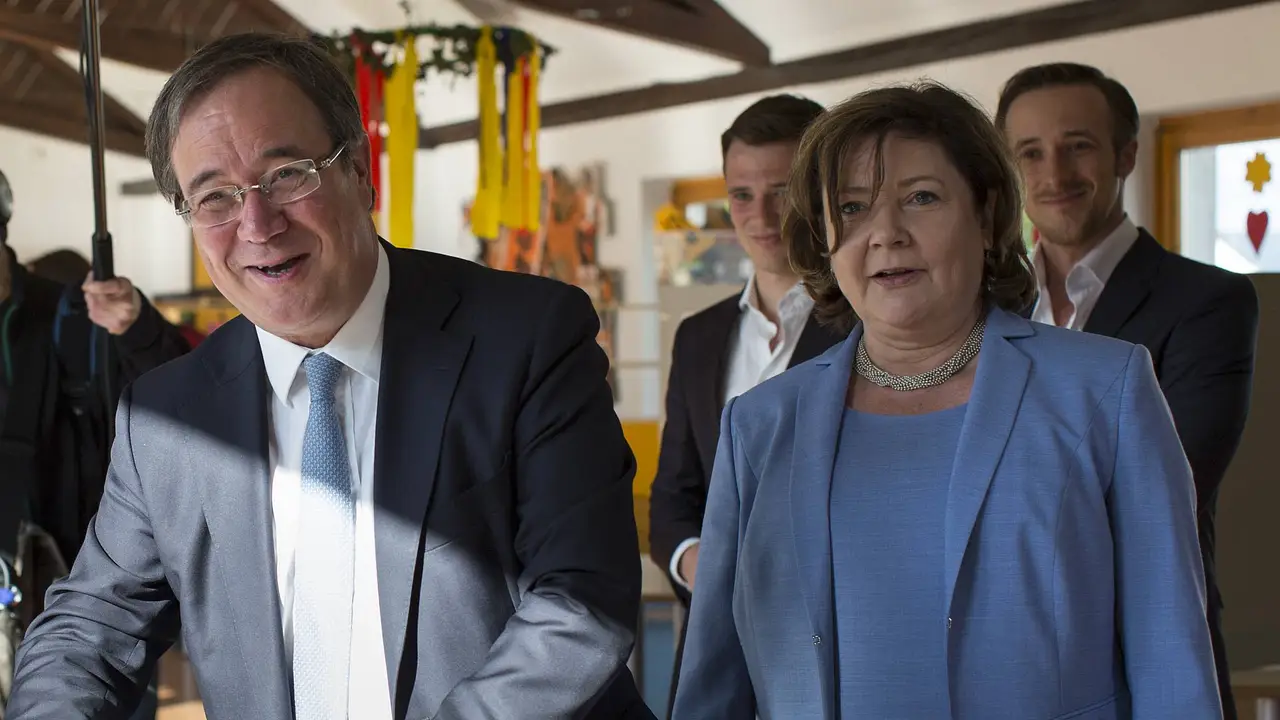 Armin Laschet mit Frau und Söhnen Armin Laschet mit Frau und Söhnen - Foto: Imago