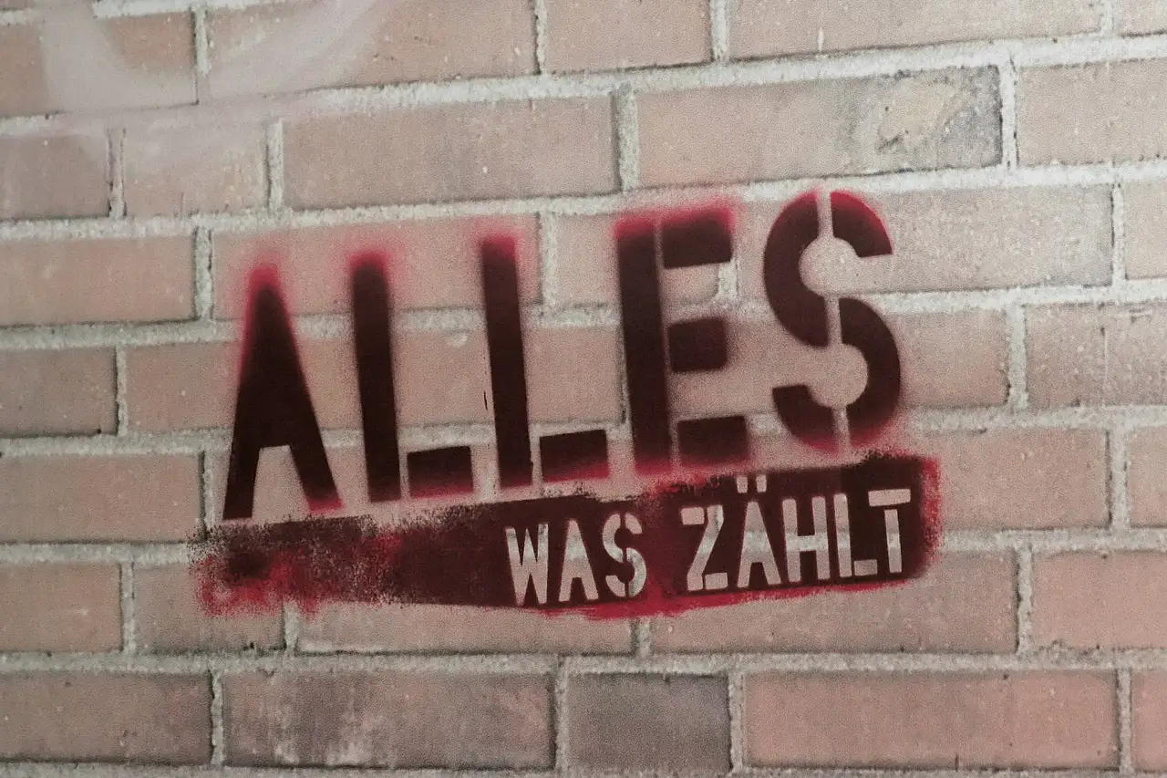Das rote Alles was zählt Logo auf einer Backstein-Wand. - Foto: IMAGO / eventfoto54