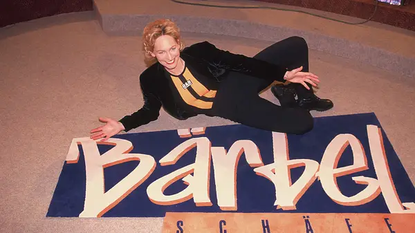 Bärbel Schäfer posiert 2001 für ihre Talkshow