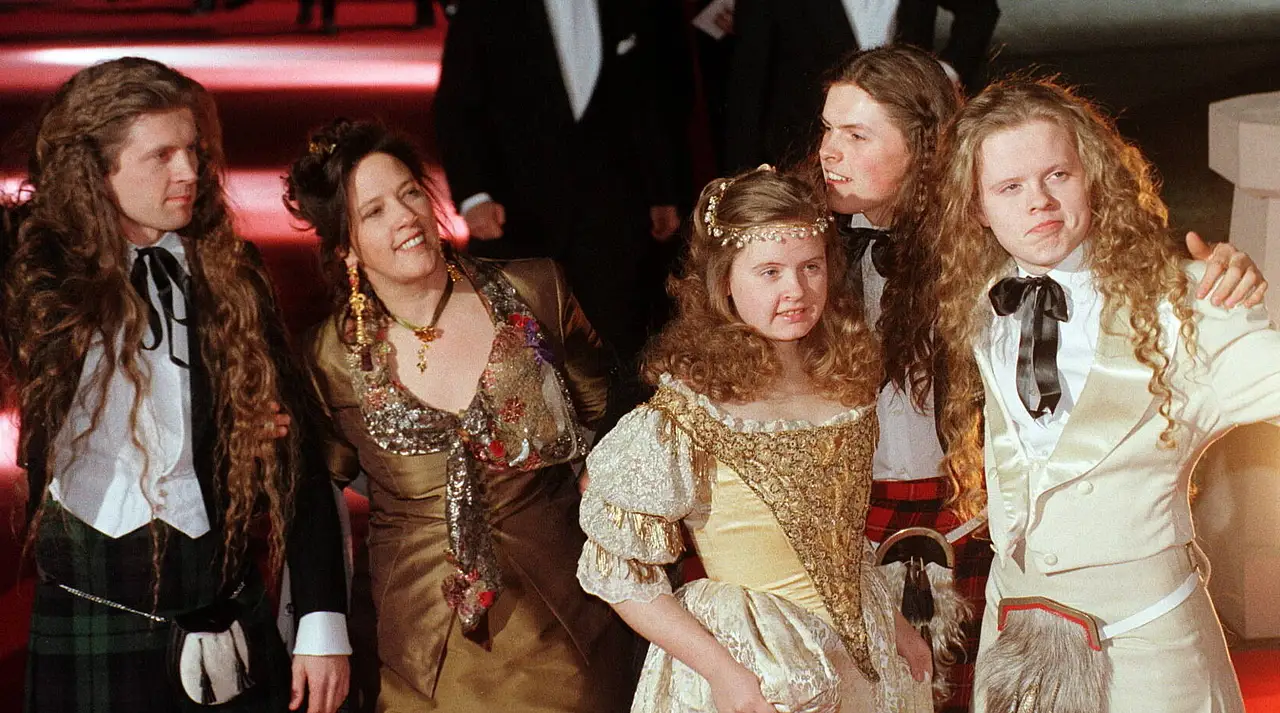 Barby Kelly mit ihren Geschwistern Barby Kelly mit ihren Geschwistern - Foto: Imago