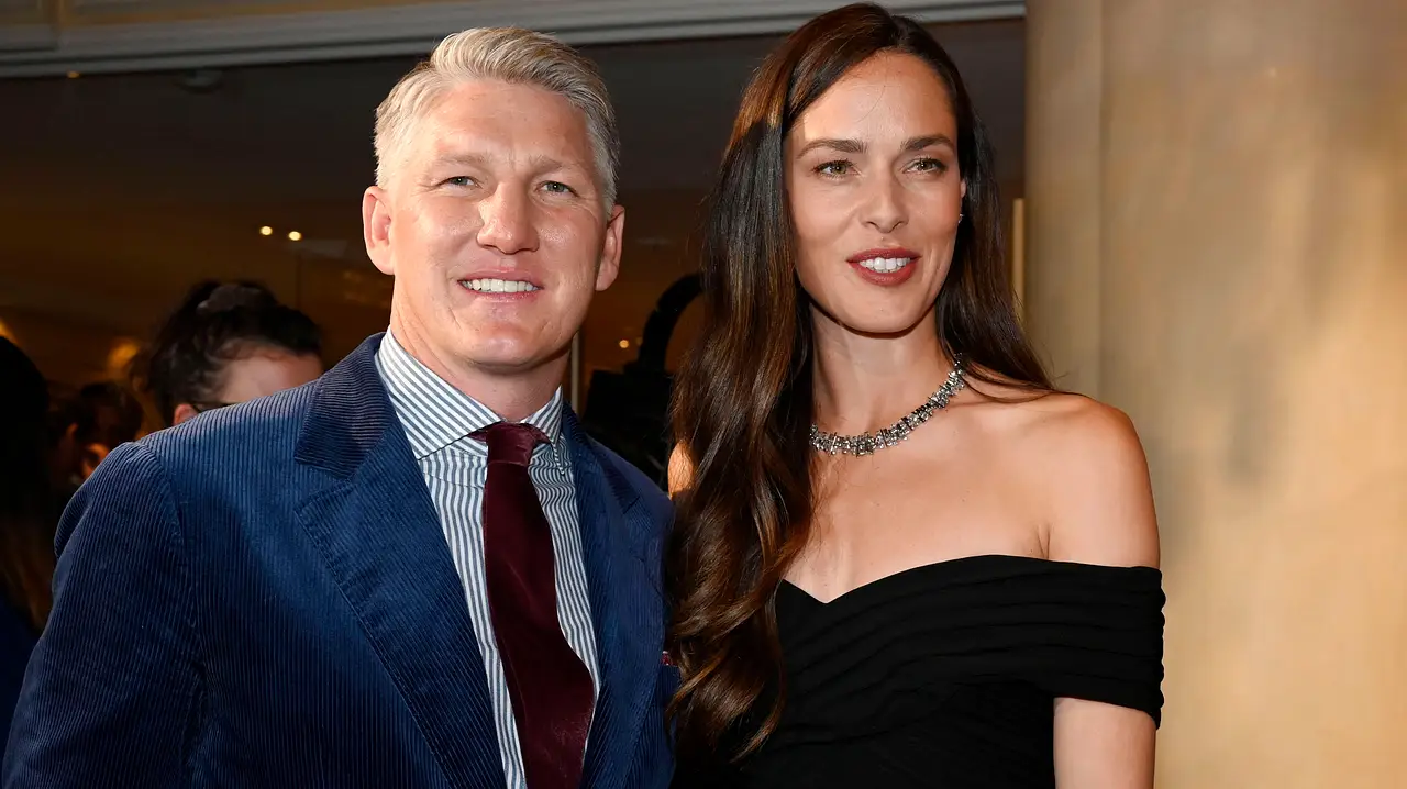 Bastian Schweinsteiger und Ana Ivankovic Bastian Schweinsteiger und Ana Ivankovic lächeln in die Kamera - Foto: IMAGO / Future Image