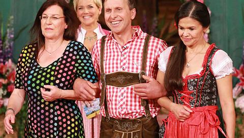 Bauer sucht Frau: Erste Schmetterlinge im Bauch beim Scheunenfest - Foto: RTL / Stefan Gregorowius