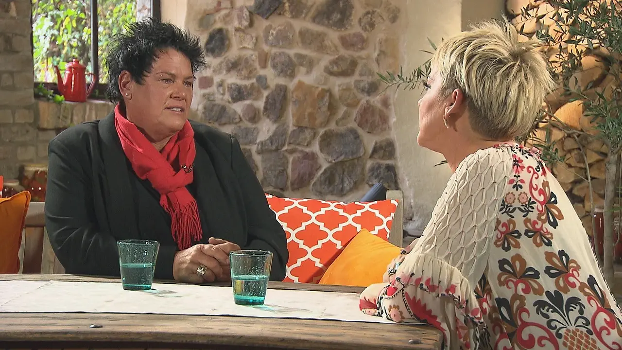 Simone spricht mit Inka Bause beim "Bauer sucht Frau"-Wiedersehen über ihre Hofwoche