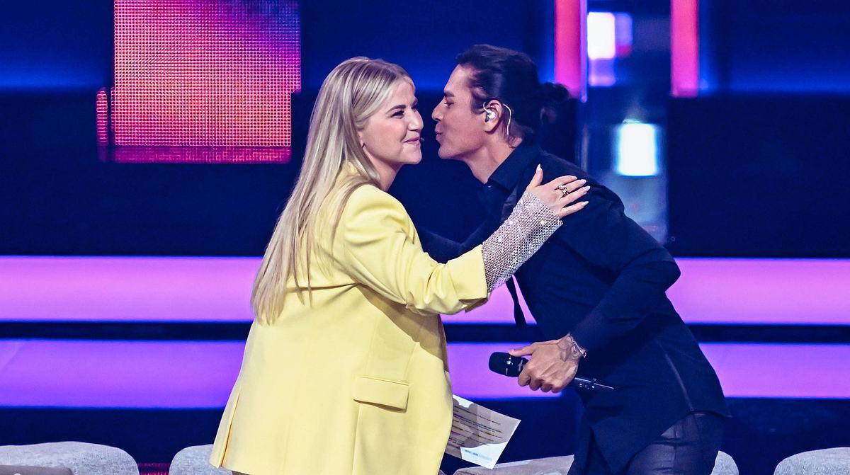 Beatrice Egli & Julio Iglesias geben sich Wangenküsschen
