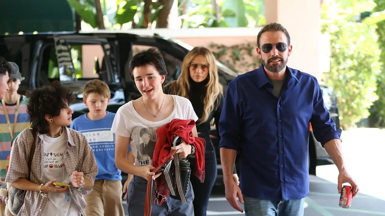 Der perfekte Familienasuflug: Ben Affleck und Jennifer Lopez Der perfekte Familienasuflug: Ben Affleck und Jennifer Lopez - Foto: IMAGO / Cover-Images