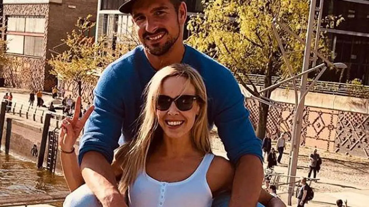 Benjamin Piwko kommt Isabell sehr nah Benjamin Piwko kommt Isabell sehr nah - Foto: Instagram/@benjamin_piwko