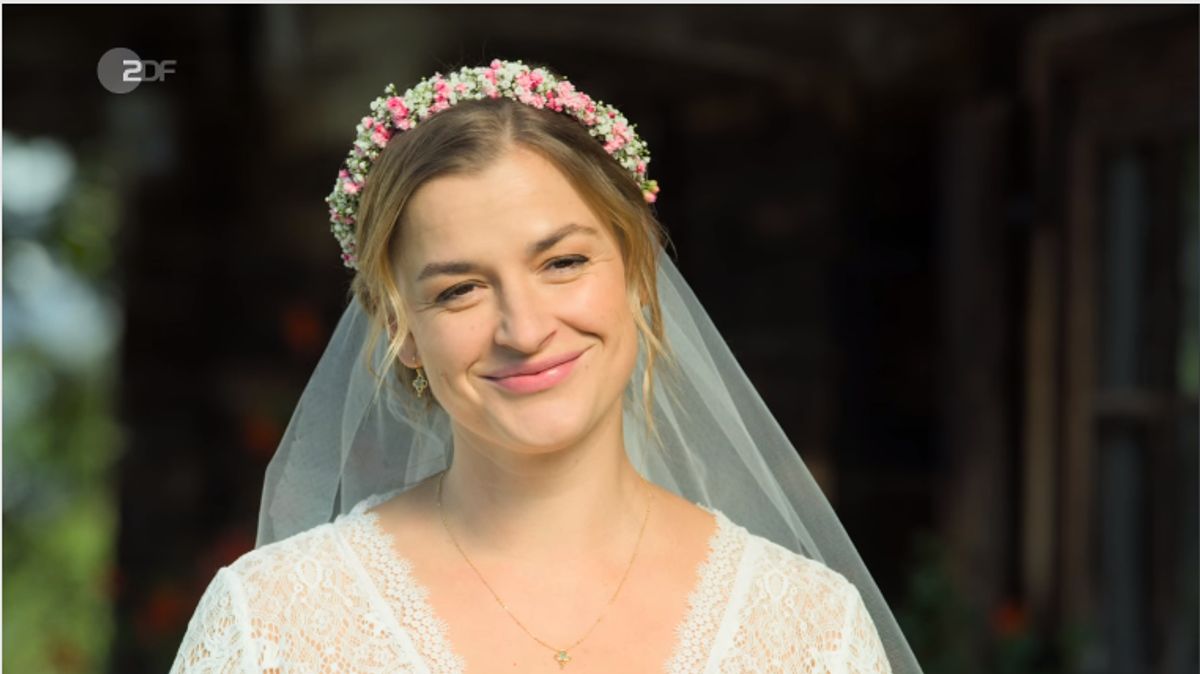 Anne Meierling als Braut im Hochzeitkleid