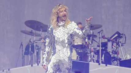 Tokio Hotel Sänger Bill Kaulitz bei einem Auftritt der Band