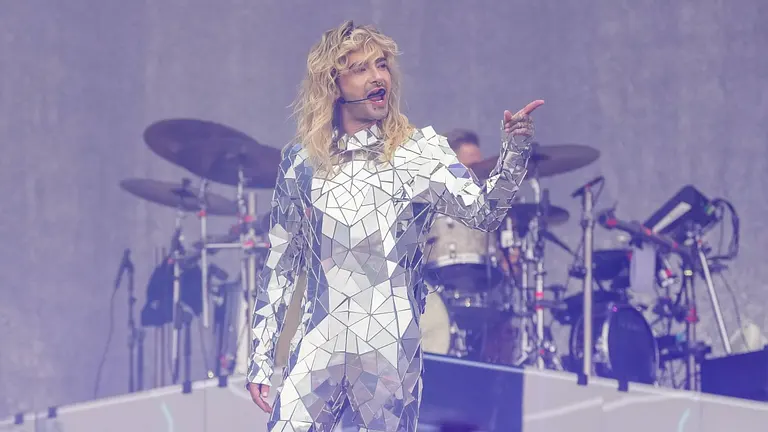 Tokio Hotel Sänger Bill Kaulitz bei einem Auftritt der Band