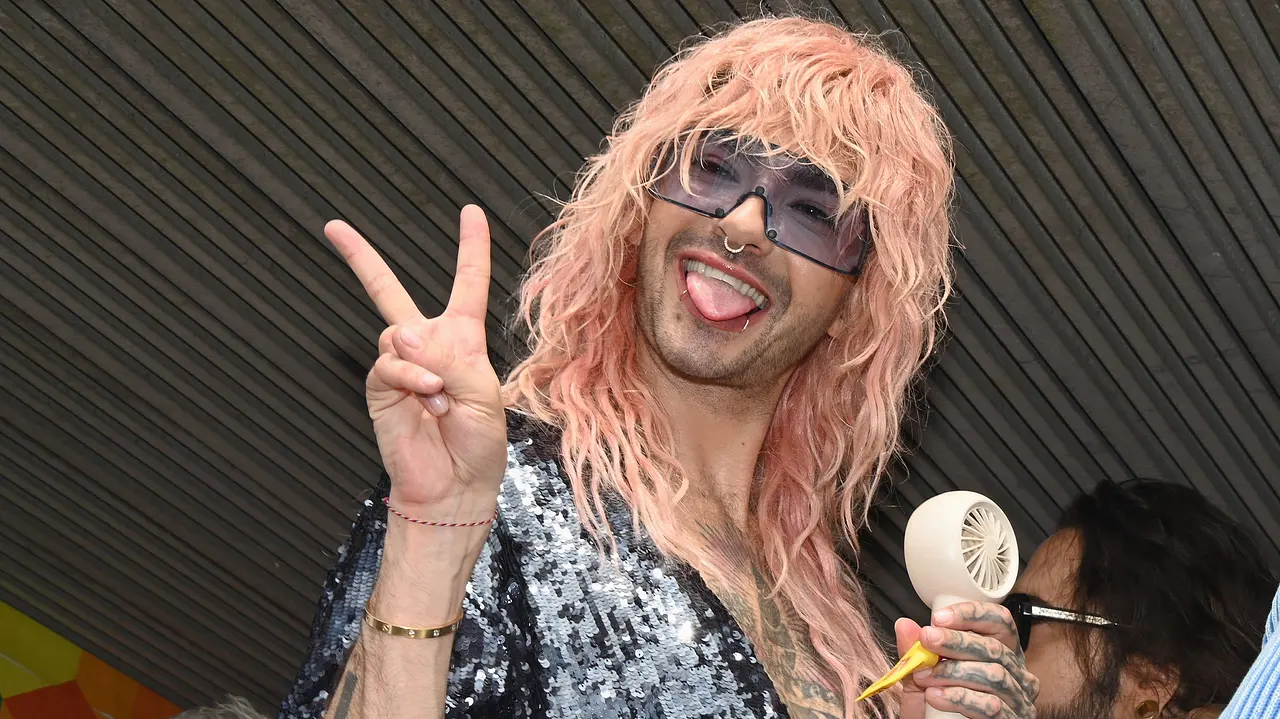 Bill Kaulitz beim CSD Bill Kaulitz gut gelaunt beim CSD - Foto: IMAGO / Horst Galuschka