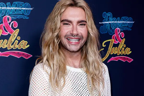 Bill Kaulitz lacht in die Kamera: Ob ernst oder Spaß – Bill spricht offen über Trash-TV-Pläne.