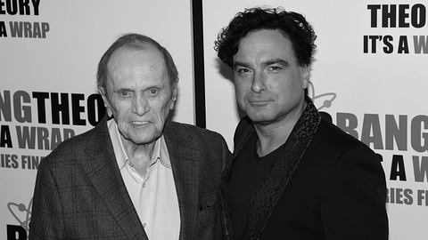 Bob Newhart und Johnny Galecki - Foto: IMAGO / ZUMA Press Wire / Billy Bennight