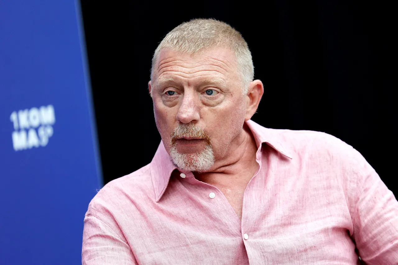 Boris Becker schaut ernst.