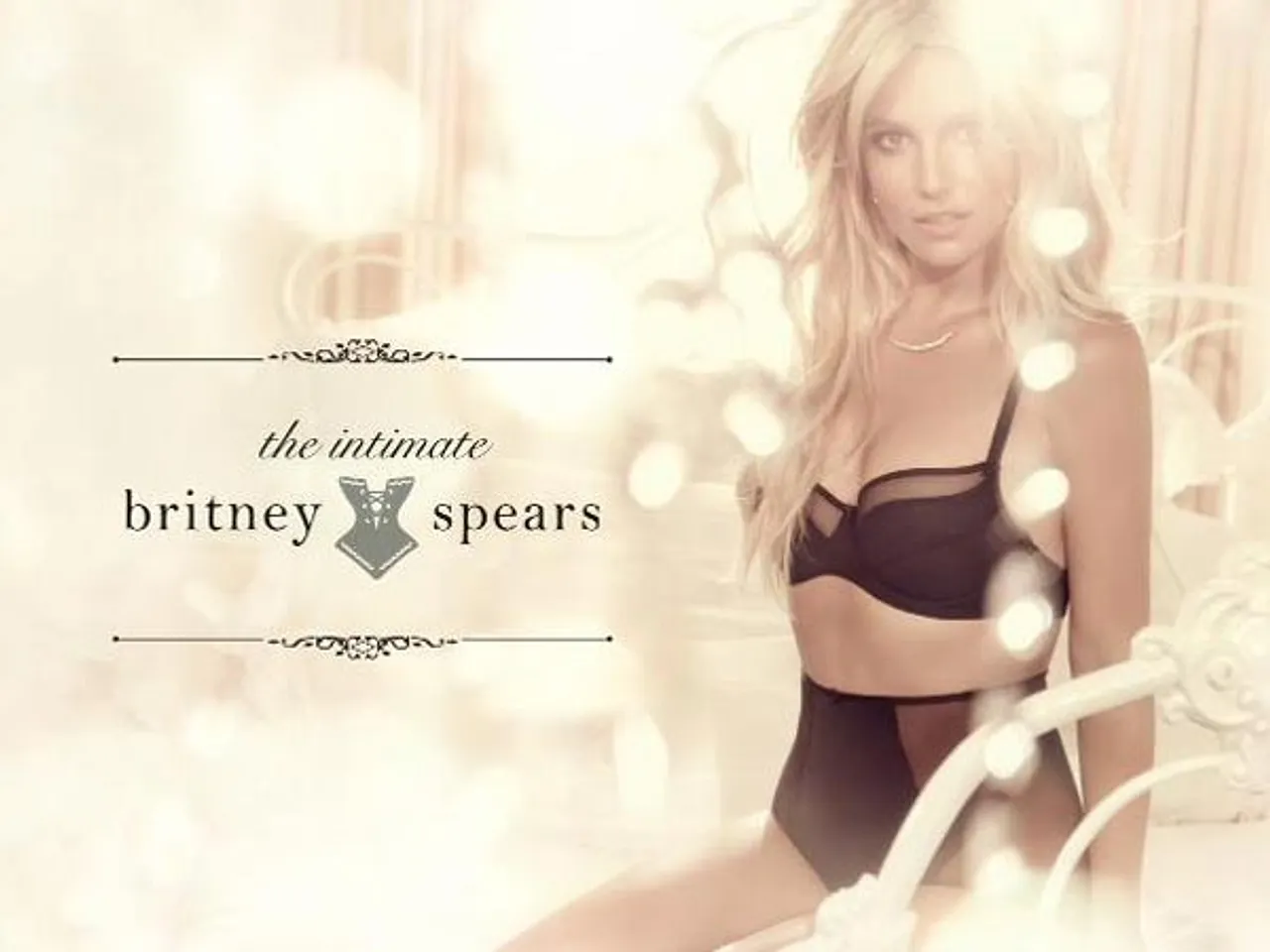 Britney Spears modelt in Unterwäsche Britney Spears modelt in Unterwäsche - Foto: Twitter