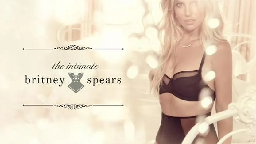 Britney Spears modelt in Unterwäsche