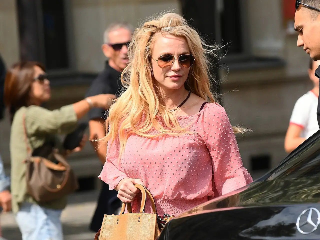 Britney Spears mit Sonnenbrille. - Foto: IMAGO / E-PRESS PHOTO.com Britney Spears mit Sonnenbrille.