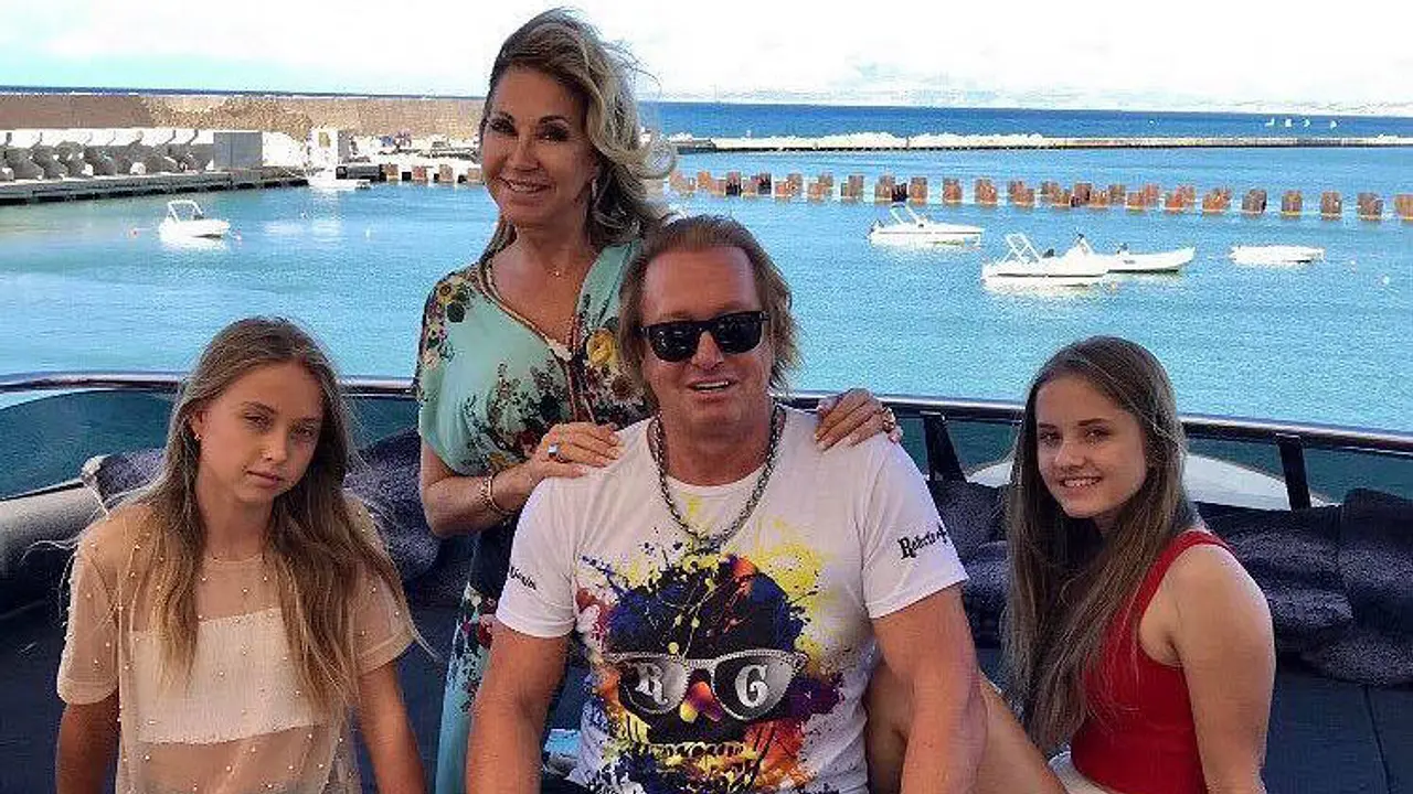 Carmen Geiss: Es muss sein! Diese Entscheidung fällt ihr extrem schwer Carmen Geiss: Es muss sein! Diese Entscheidung fällt ihr extrem schwer - Foto: Facebook/ Carmen Geiss