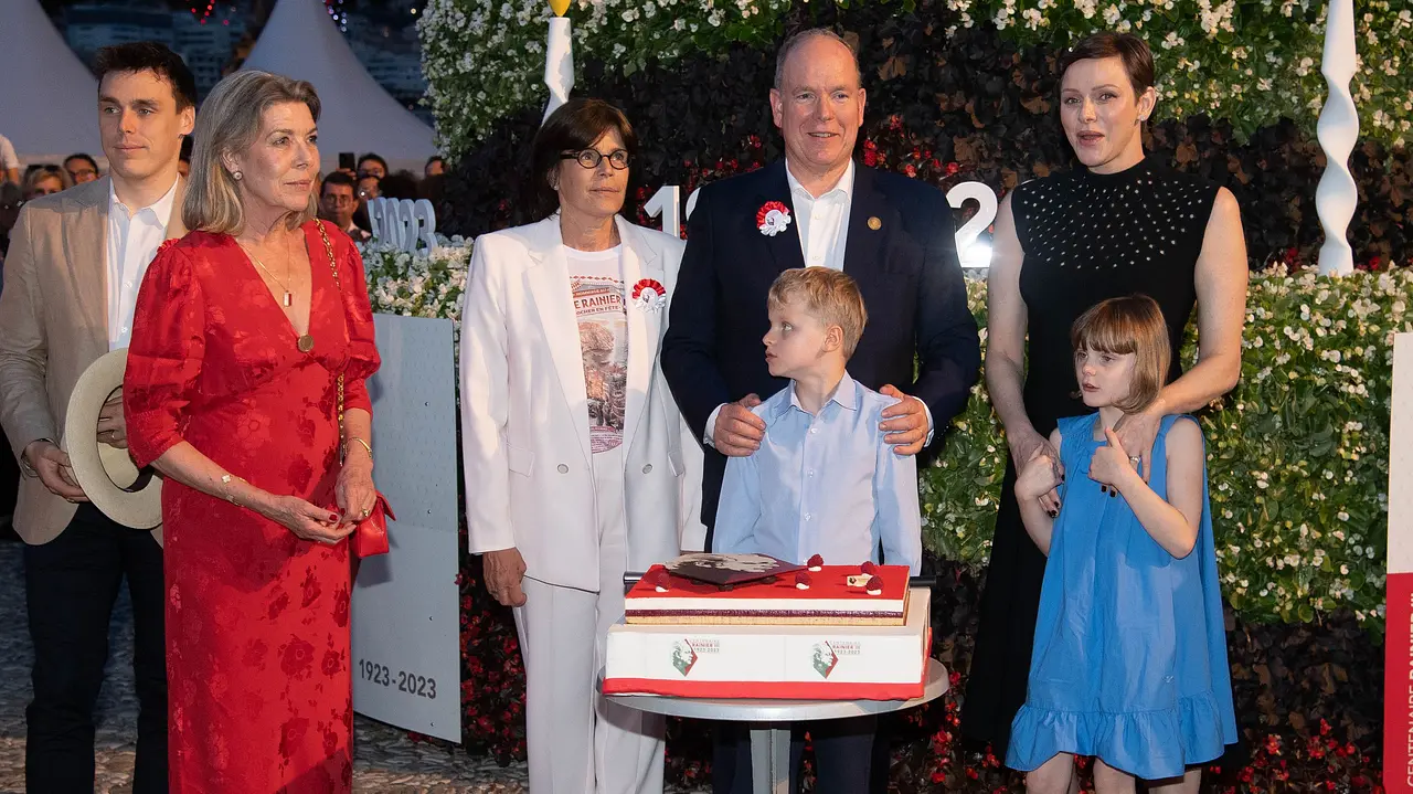 Caroline von Hannover, Fürst Albert & Charlène von Monaco Caroline von Hannover, Fürst Albert & Charlène von Monaco - Foto: Pierre Villard - Pool/Getty Images