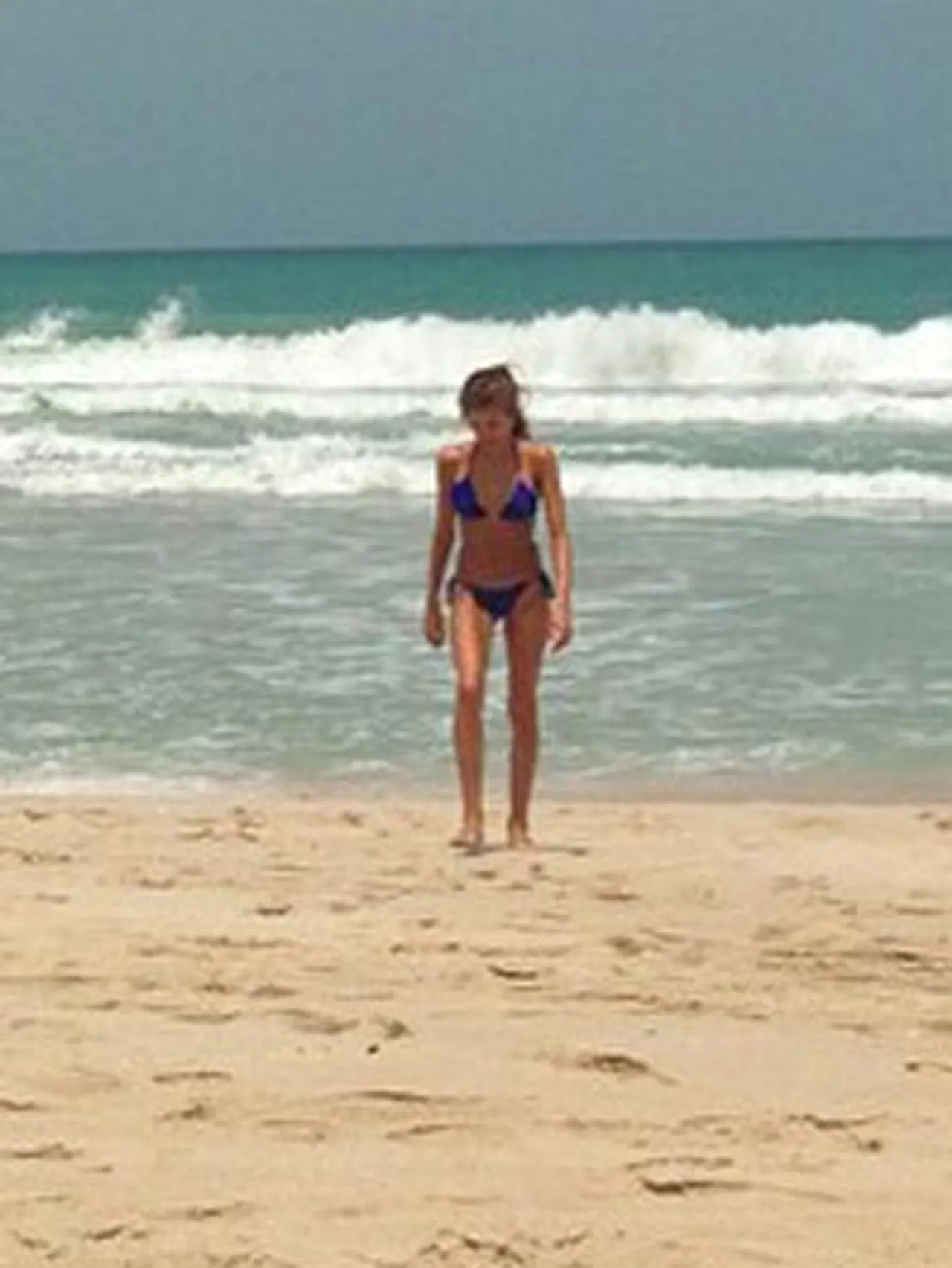 Cathy Fischer im Bikini am Strand Cathy Fischer im Bikini am Strand - Foto: instagram.com/catherinyyy