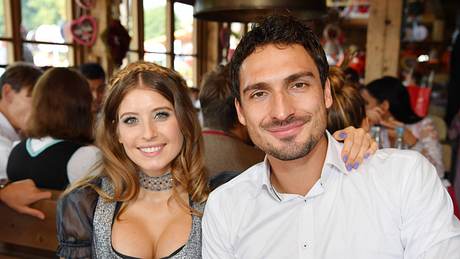 Cathy und Mats Hummels - Foto: imago/ HJS