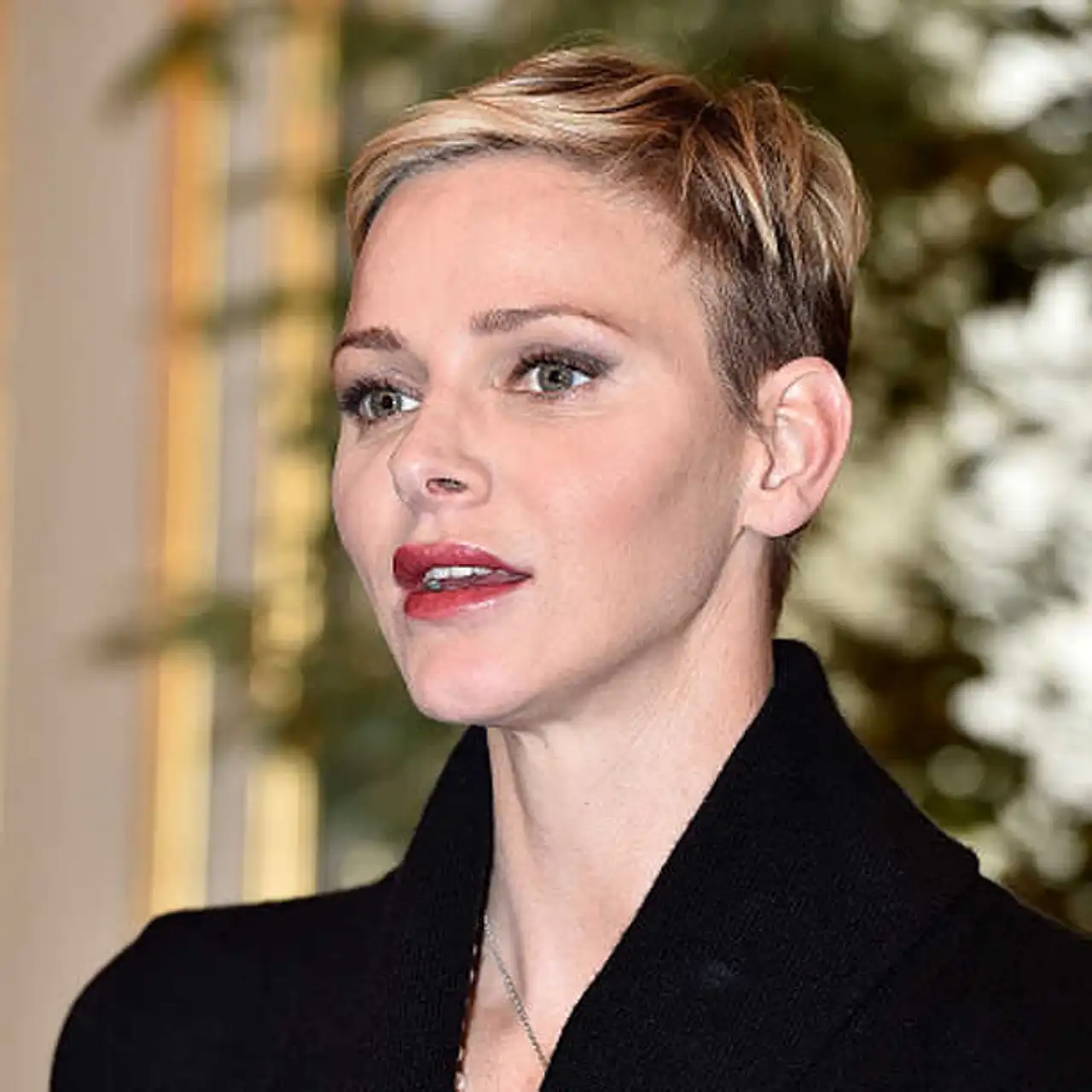 Sie zeigt sich mit einem völlig neuen Look Charlene Monaco Frisur - Foto: Gettyimages