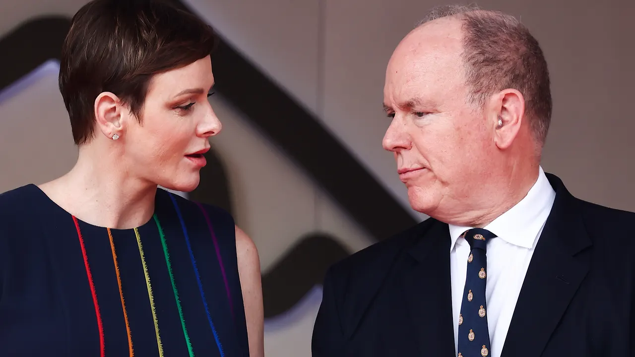 Fürstin Charlène und Fürst Albert Fürstin Charlène und Fürst Albert - Foto: Jakub Porzycki/NurPhoto via Getty Images