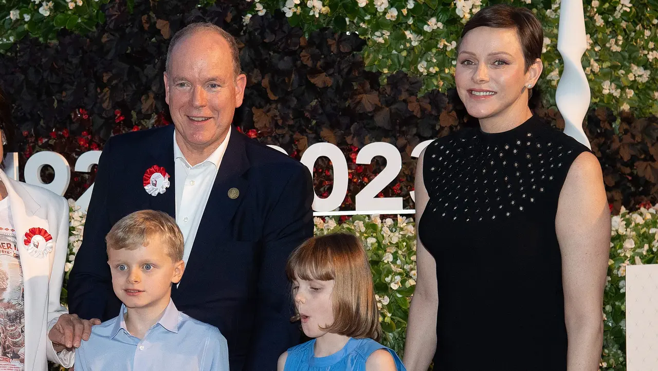 Charlène von Monaco, Fürst Albert & die Zwillinge Gabriella und Jacques Charlène von Monaco, Fürst Albert & die Zwillinge Gabriella und Jacques - Foto: Pierre Villard/SC Pool - Corbis/Corbis via Getty Images
