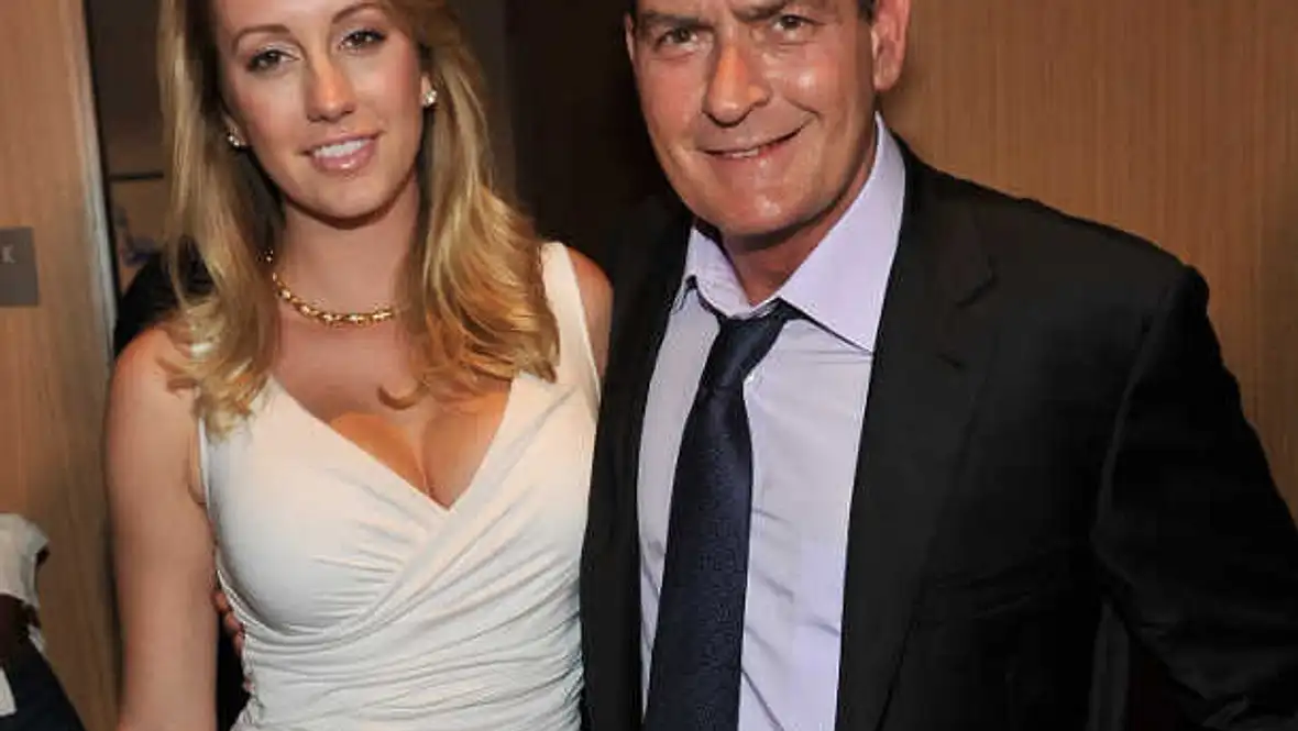 Charlie Sheen-Verlobte Brett Rossi rastet nach HIV-Outing aus!