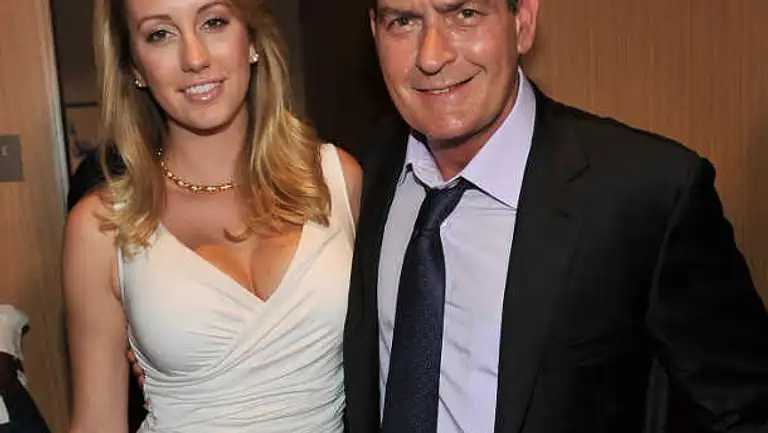 Charlie Sheen-Verlobte Brett Rossi rastet nach HIV-Outing aus!