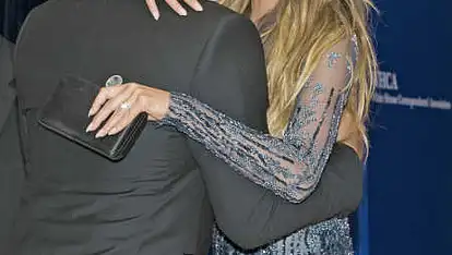Chrissy Teigen: Fashion-Faux-Pas bei Barack Obama.