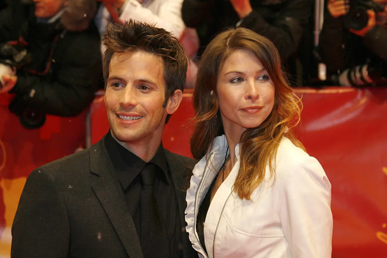 christian-oliver-jessica-cobra-11 Christian Oliver und Frau Jessica lächeln in die Kamera. - Foto: IMAGO / Future Image