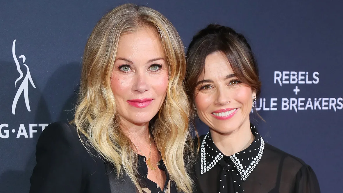 Christina Applegate und Linda Cardellini 2019 bei einer Netflix-Premiere Christina Applegate und Linda Cardellini 2019 bei einer Netflix-Premiere