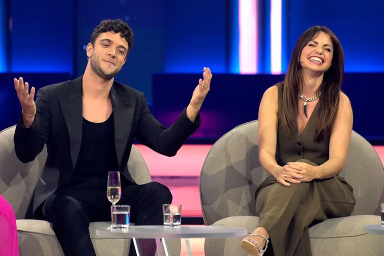 Christina Hänni und Luca Hänni verkünden eine Pause.
