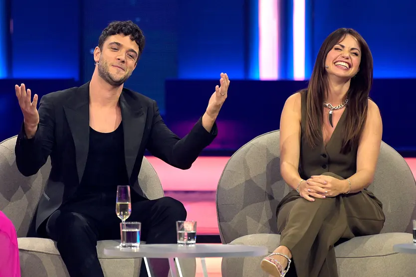 Christina Hänni und Luca Hänni verkünden eine Pause.