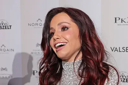 Christina Hänni gibt ein Interview.