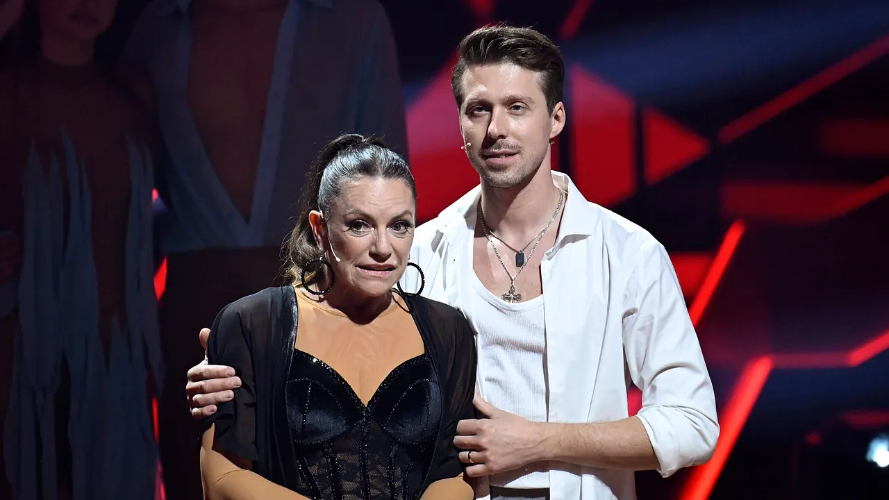Christine Neubauer und Valentin Lusin bei "Let's Dance" Christine Neubauer und Valentin Lusin bei Lets Dance - Foto: IMAGO / Panama Pictures