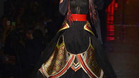 Conchita Wurst lief für Jean Paul Gaultier über den Laufsteg. - Foto: Getty Images