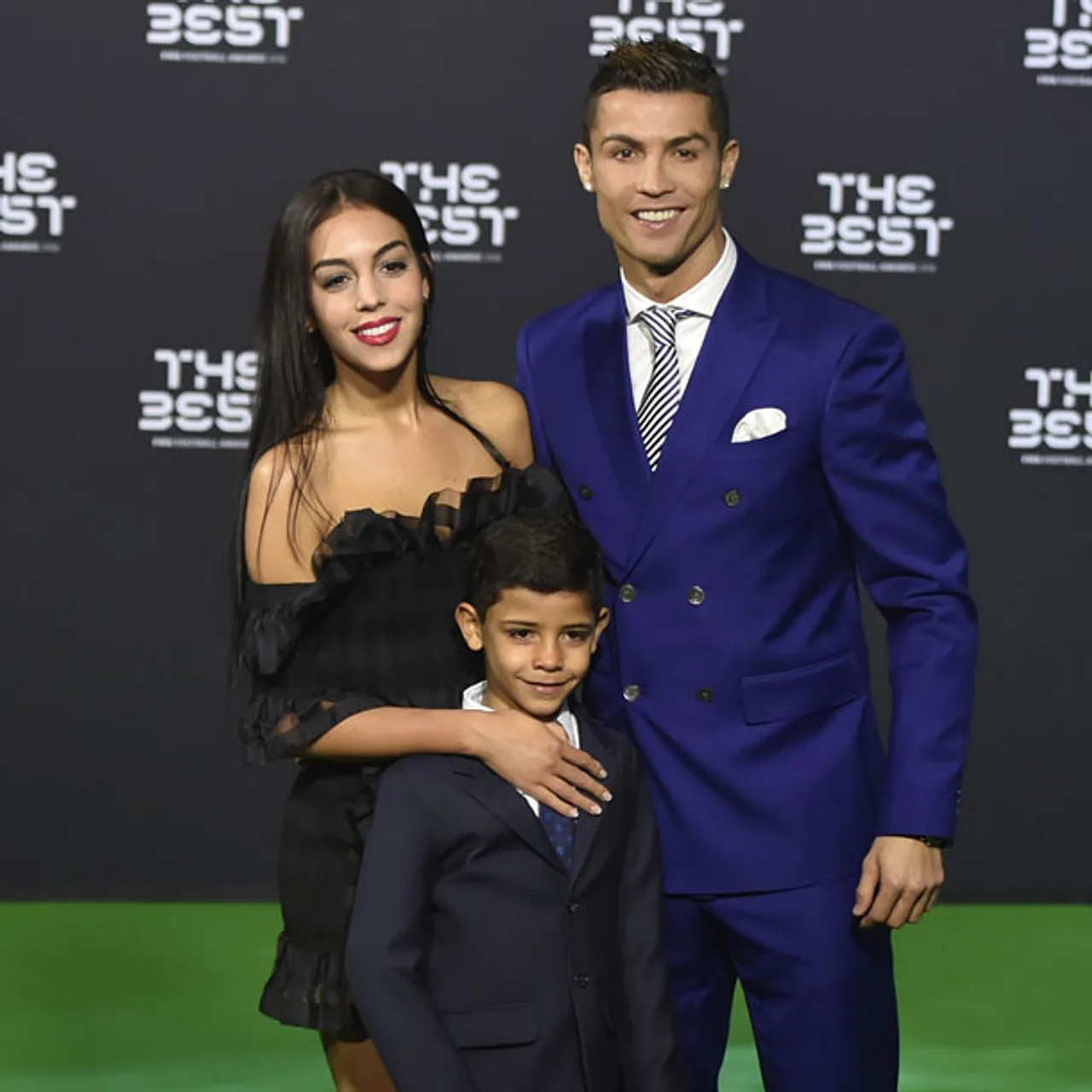 Cristiano Ronaldo zeigt neue Freundin Georgina Rodriguez Cristiano Ronaldo zeigt neue Freundin Georgina Rodriguez - Foto: getty