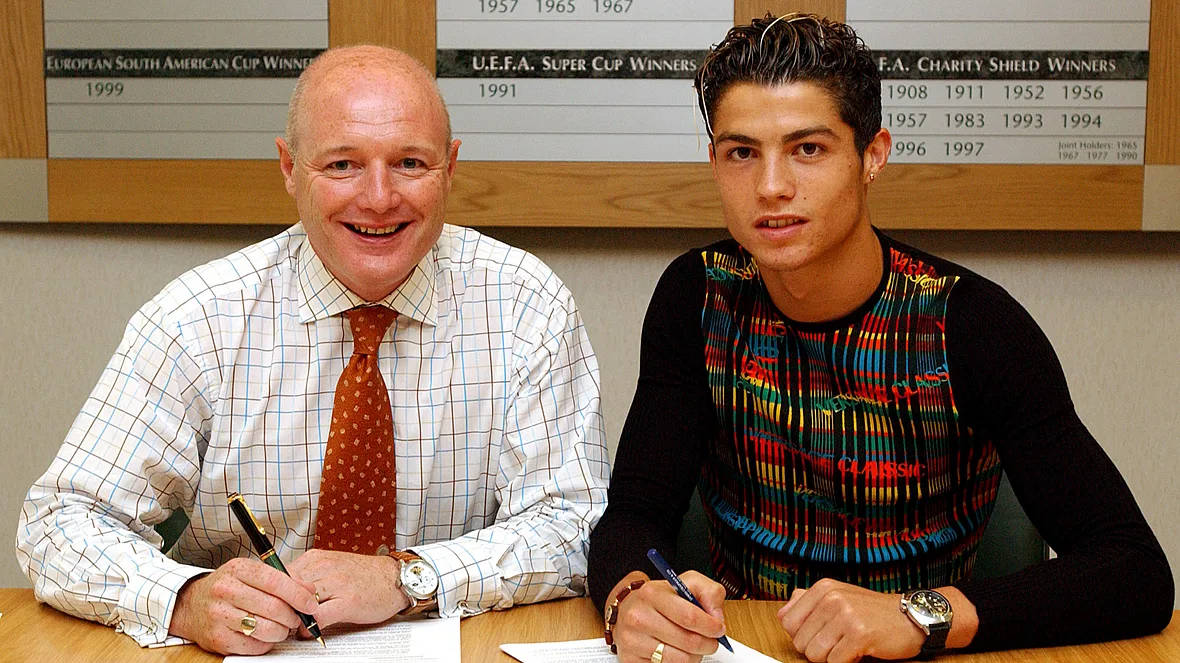 Cristiano Ronaldo und Peter Kenyon von Manchester United Cristiano Ronaldo und Peter Kenyon von Manchester United