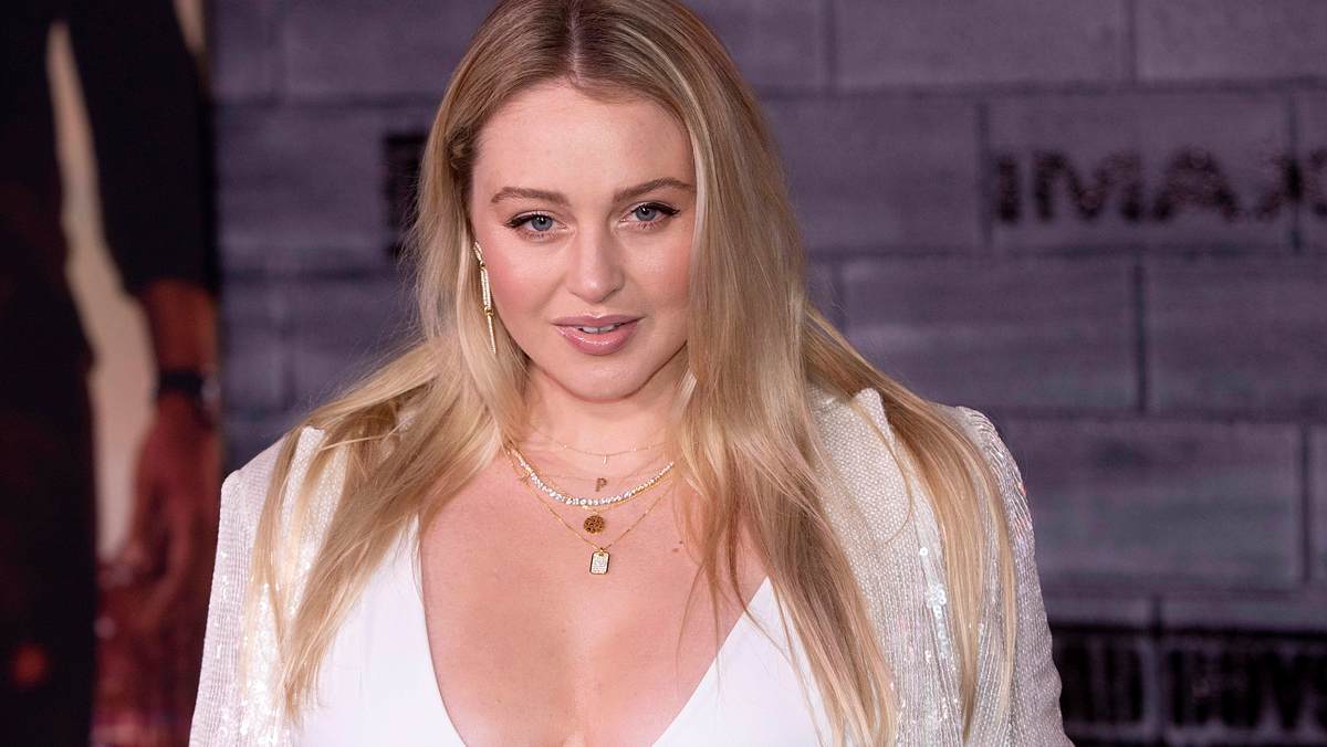 Curvy Model Iskra Lawrence