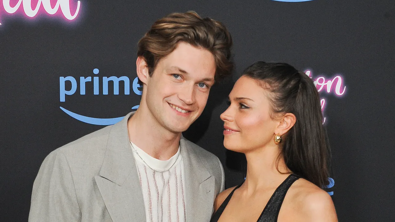 Damian Hardung und Harriet Herbig-Matten Damian Hardung und Harriet Herbig-Matten - Foto: Amy Graves/ Getty Images for Prime Video