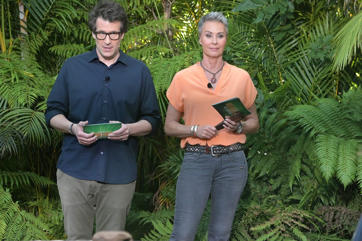 Sonja und Daniel vor grüner Palmenkulisse