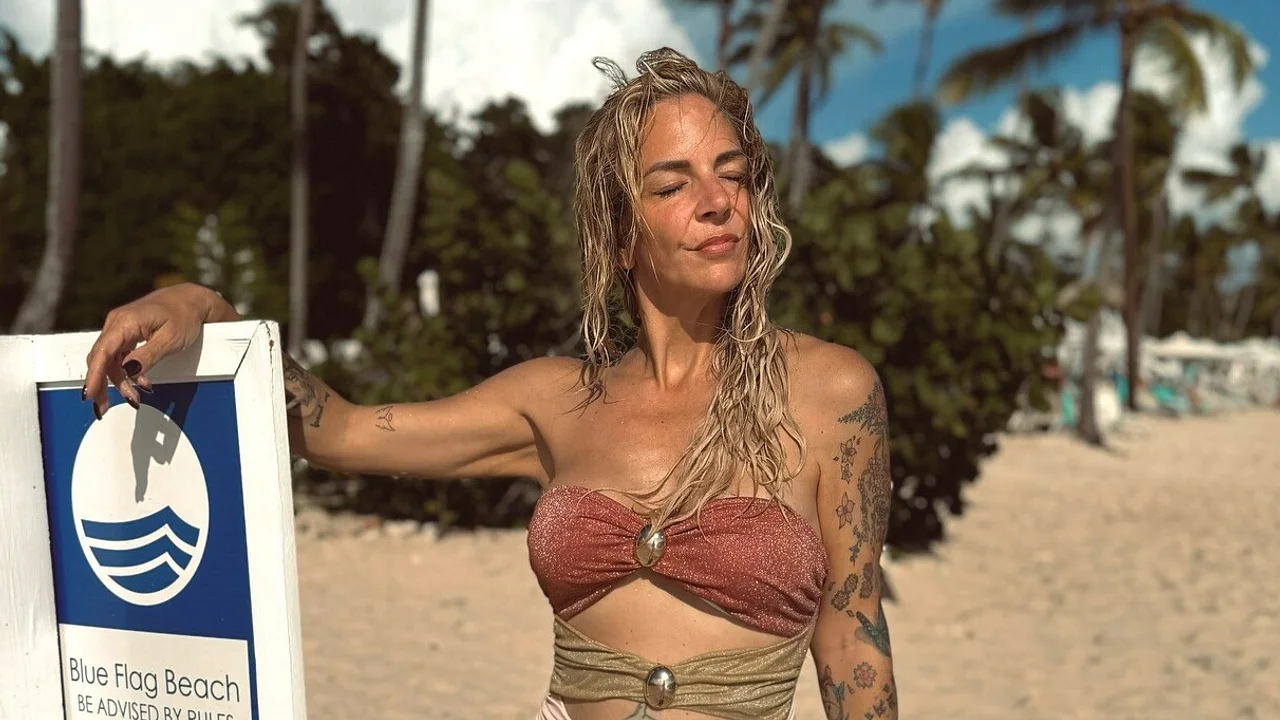 Danni Büchner zeigt sich nackt im Playboy Danni Büchner im Bikini am Strand - Foto: ddp socialmediaservice