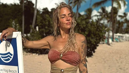Danni Büchner im Bikini am Strand