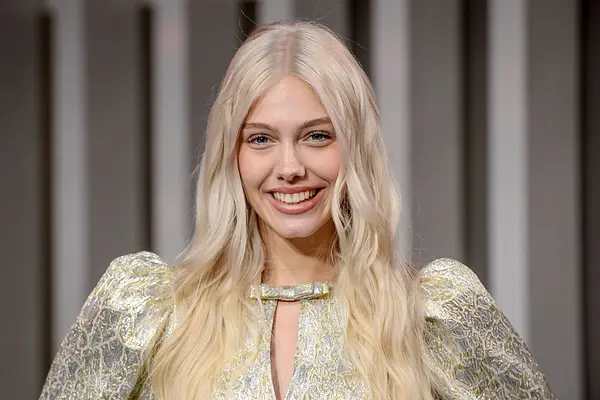 Daniela Djokic, hier mit offenen Haaren, lächelt in die Kamera. Nach dem "GNTM"-Finale vergeht ihr allerdings das Lachen.