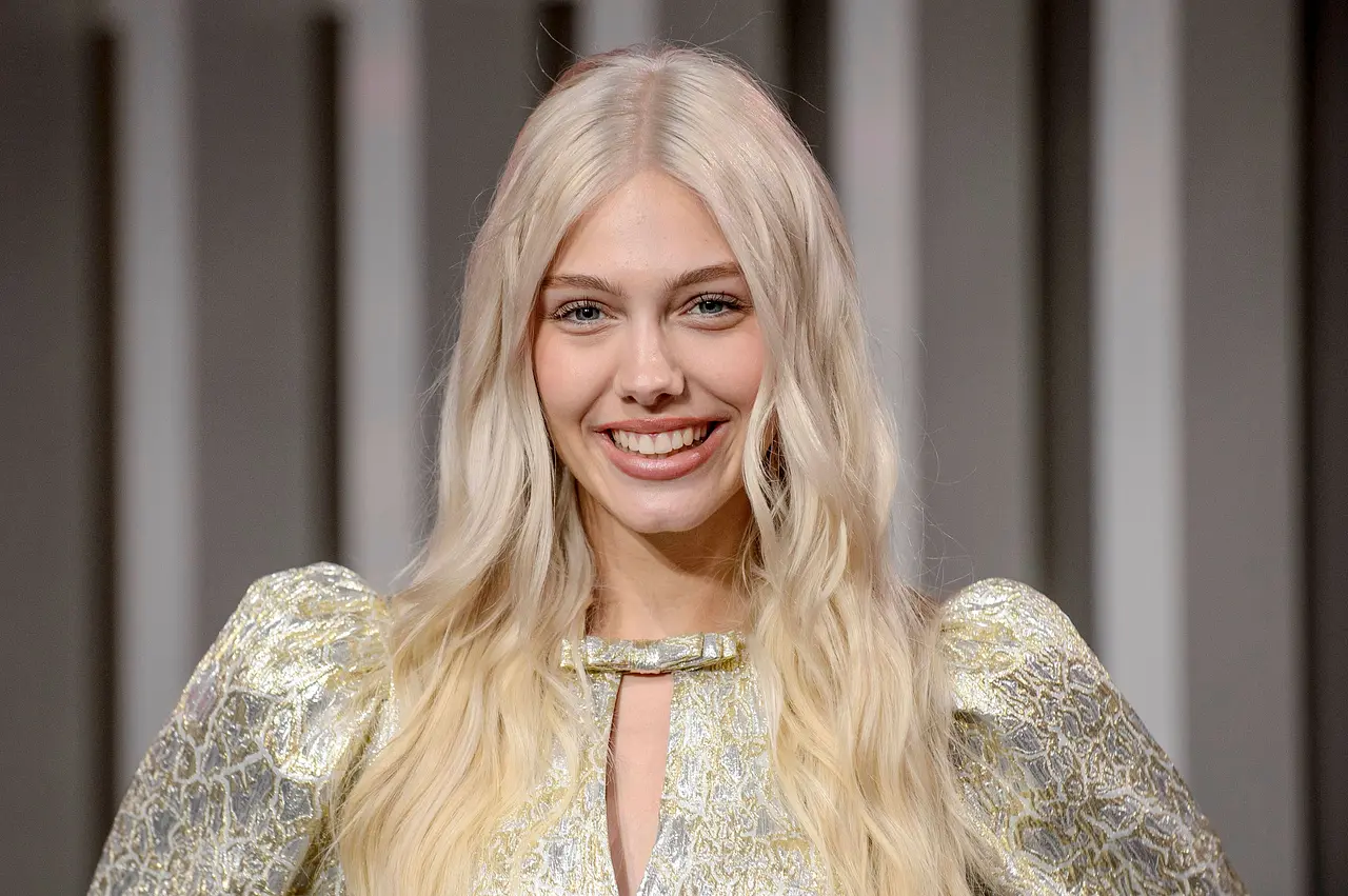 daniela-djokic-gntm-2025-imago822397168 Daniela Djokic, hier mit offenen Haaren, lächelt in die Kamera. Nach dem GNTM-Finale vergeht ihr allerdings das Lachen.